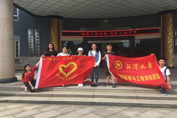 1526654001836882.jpg 工作人员合影.jpg